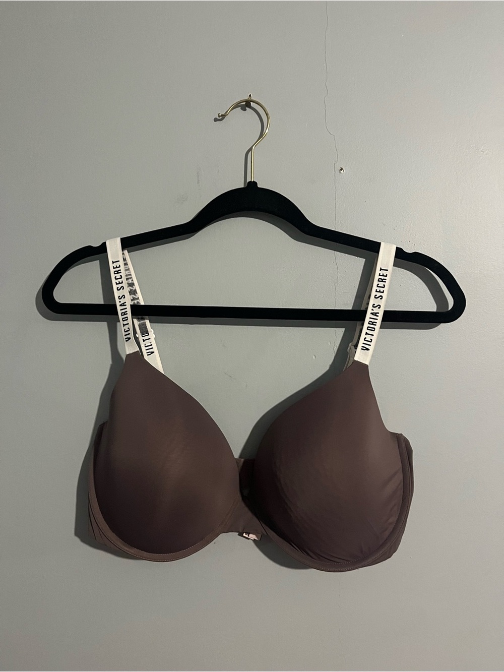 Victoria's Secret T-Shirt lightly lined Demi Bra with White Branded Straps 36DDD